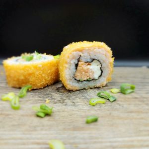 Sake Furay ( Salmon queso cebollín envuelto en Salmon)